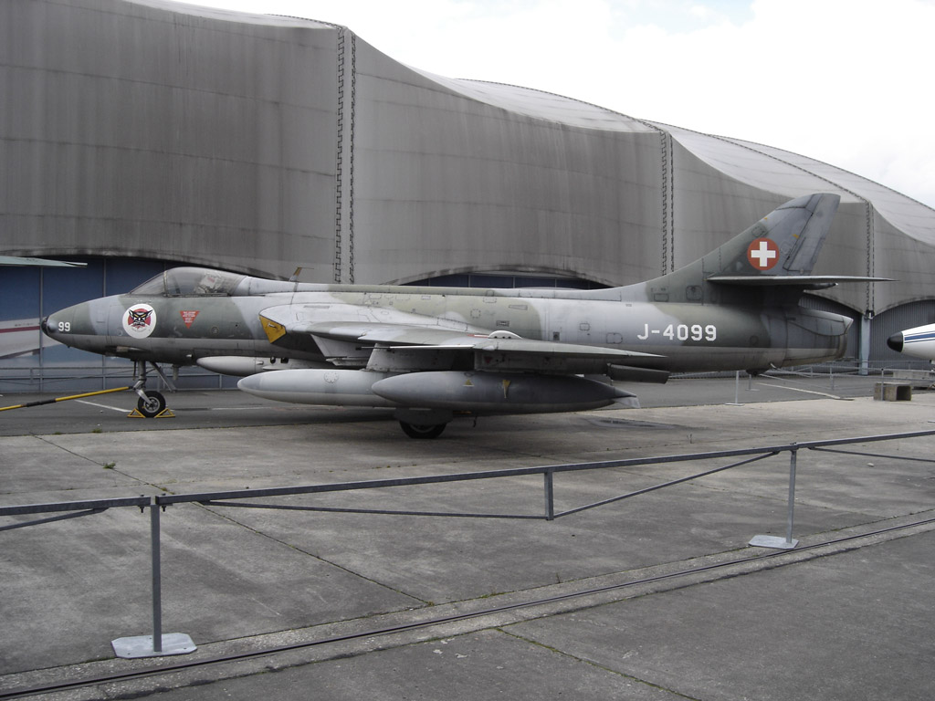 L'un des nombreux avions de chasse exposé au musée du Bourget