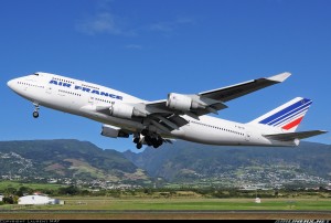 Un Boeing 747 d'Air France au décollage de Saint Denis-Gillot (Réunion - copyright Laurent May)