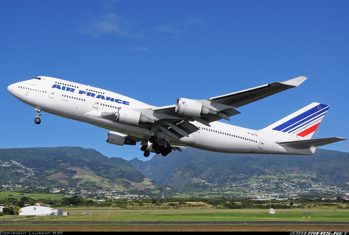 Un Boeing 747 d’Air France au décollage de Saint DenisGillot (Réunion